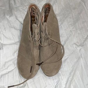 Size 8W TOMS heeled booties